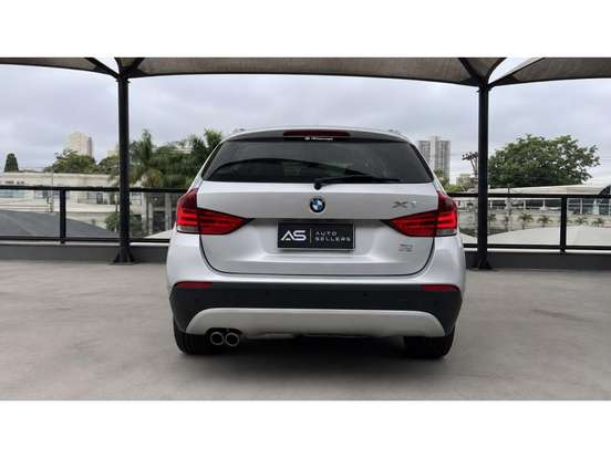 BMW-X1-2011