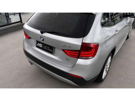 BMW-X1-2011