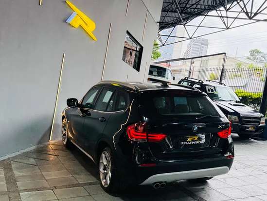 BMW-X1-2011