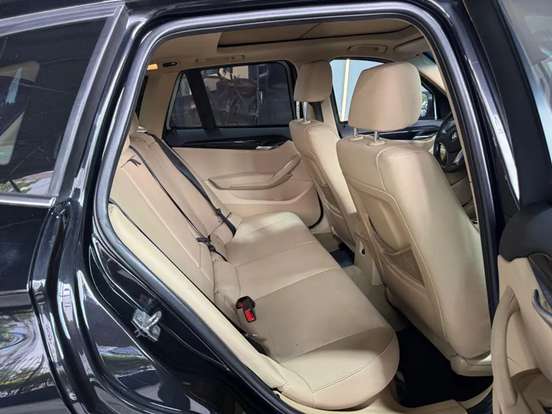 BMW-X1-2011