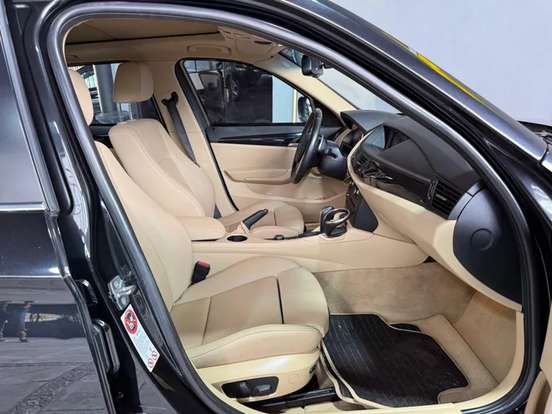 BMW-X1-2011