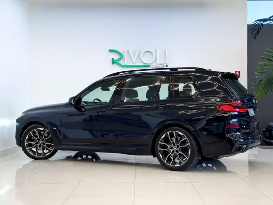BMW-X7-2023