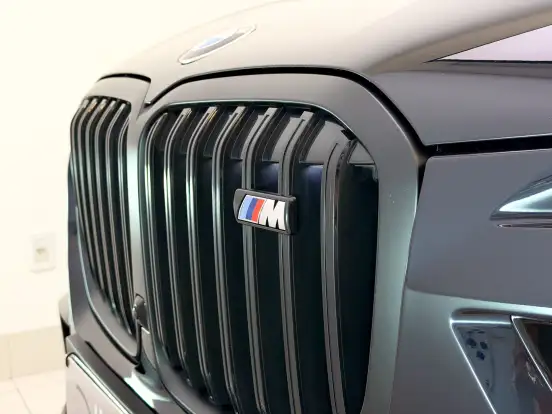BMW-X7-4.4 V8 GASOLINA M60i STEPTRONIC BMW-X7-2023