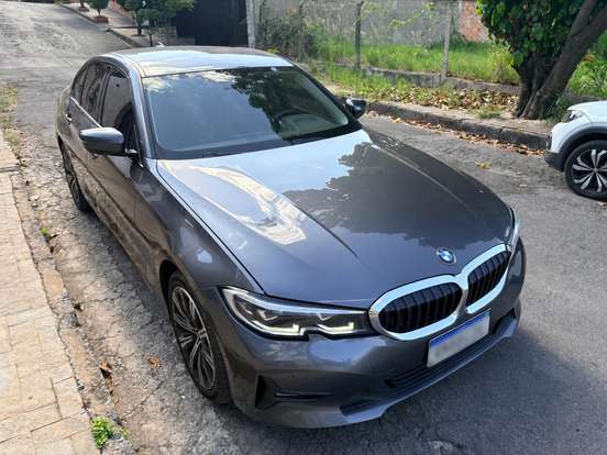 BMW-320i-2021