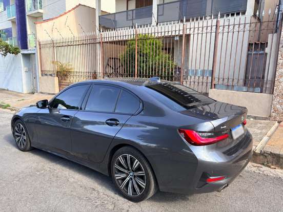 BMW-320i-2021
