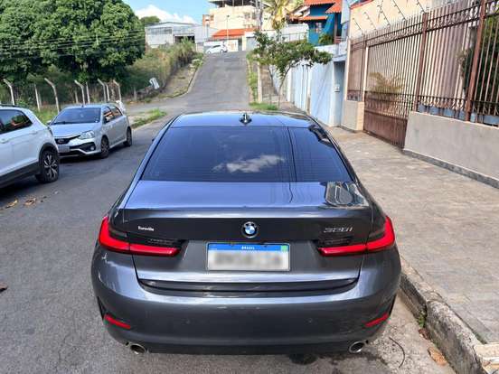 BMW-320i-2021