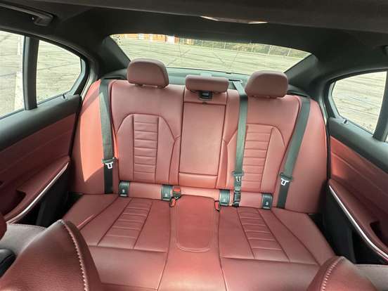 BMW-320i-2024
