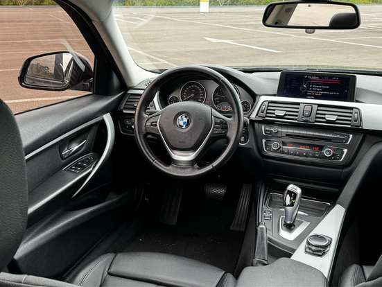 BMW-320i-2013