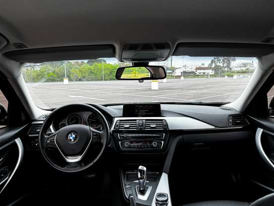 BMW-320i-2013