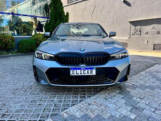 BMW-330e-2022