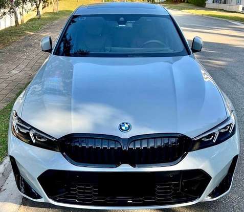 BMW-330e-2022
