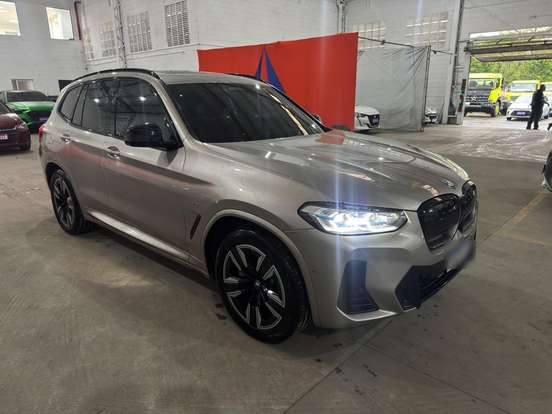 BMW-iX3-2023