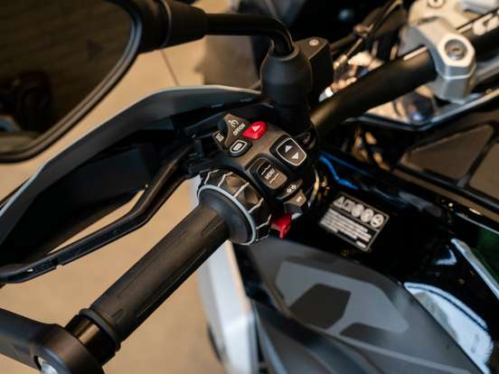 BMW-R 1300 GS TRIPLE BLACK BMW-R 1300 GS TRIPLE BLACK-2025