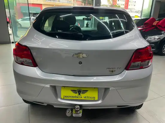 CHEVROLET-ONIX-2016