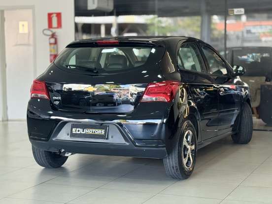 CHEVROLET-ONIX-2018