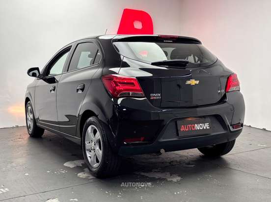CHEVROLET-ONIX-2018