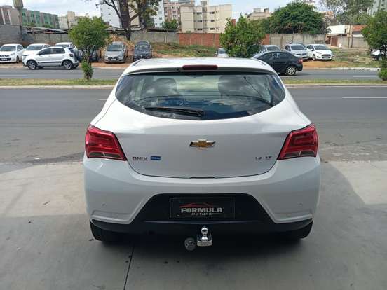 CHEVROLET-ONIX-2018