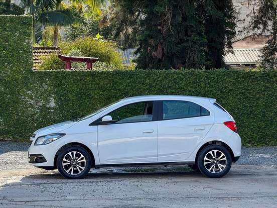 CHEVROLET-ONIX-2015