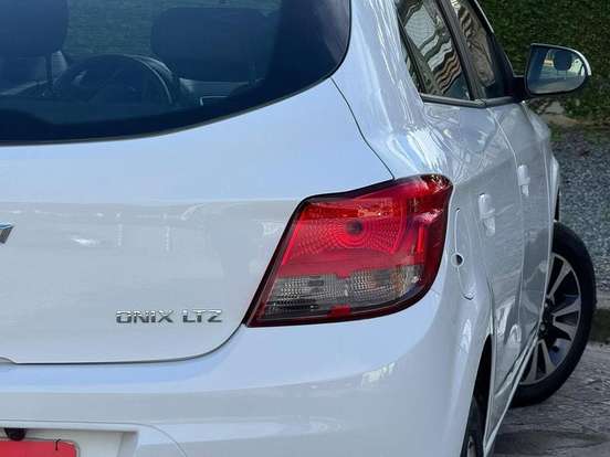 CHEVROLET-ONIX-1.4 MPFI LTZ 8V FLEX 4P MANUAL CHEVROLET-ONIX-2015