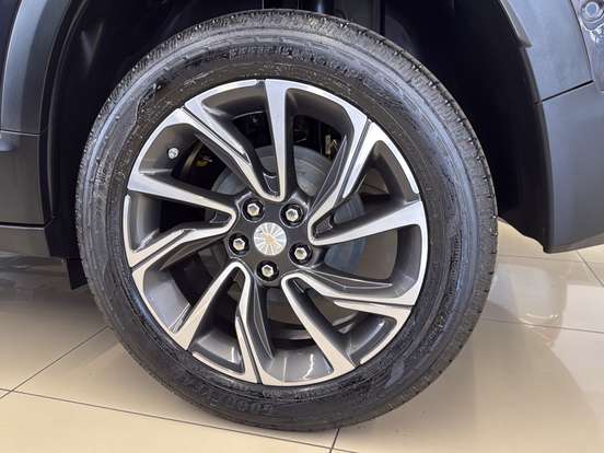 CHEVROLET-TRACKER-2025