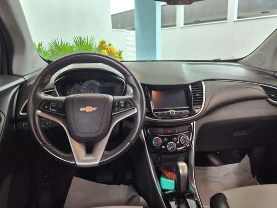 CHEVROLET-TRACKER-2017