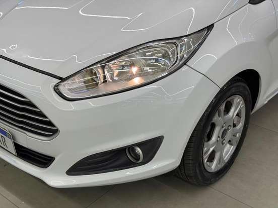 FORD-FIESTA-2015