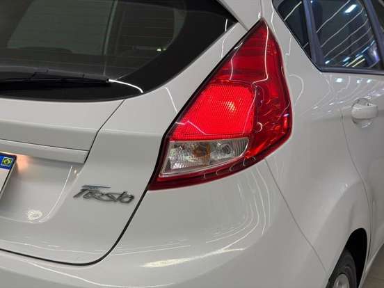 FORD-FIESTA-2015