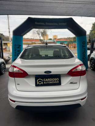 FORD-FIESTA-2015