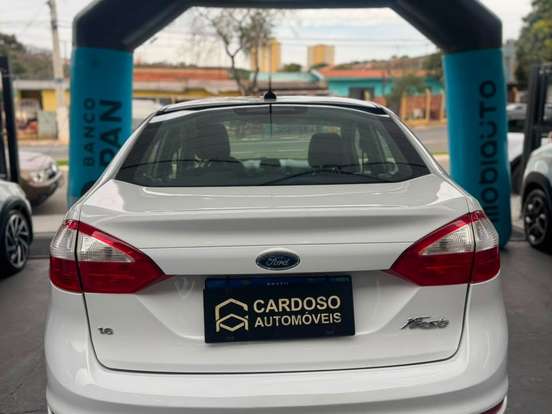 FORD-FIESTA-1.6 SE SEDAN 16V FLEX 4P POWERSHIFT FORD-FIESTA-2015