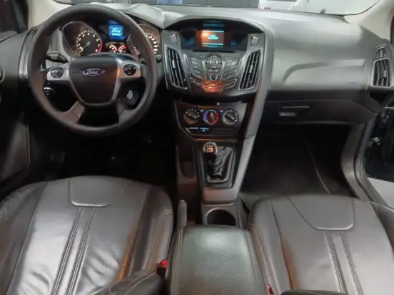 FORD-FOCUS-2014