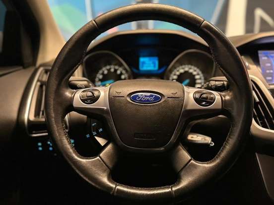 FORD-FOCUS-1.6 SE 16V FLEX 4P POWERSHIFT FORD-FOCUS-2014