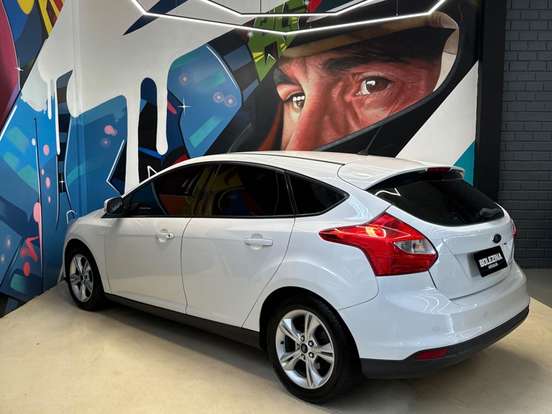 FORD-FOCUS-1.6 SE 16V FLEX 4P POWERSHIFT FORD-FOCUS-2014