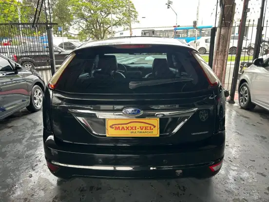 FORD-FOCUS-2010