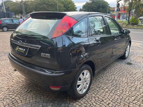 FORD-FOCUS-2006
