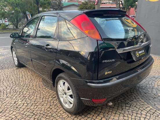 FORD-FOCUS-2.0 GHIA 16V GASOLINA 4P AUTOMÁTICO FORD-FOCUS-2006