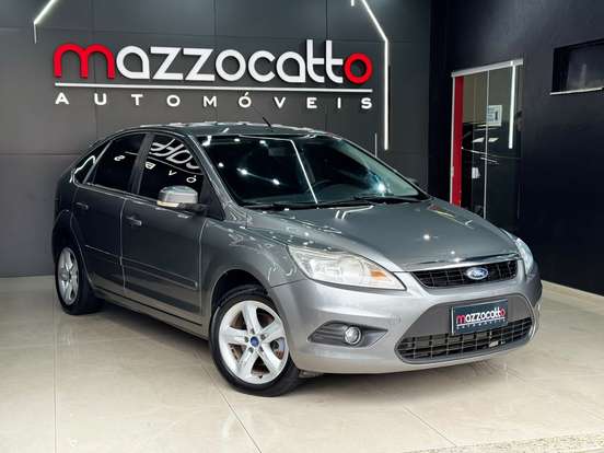 FORD-FOCUS-2012