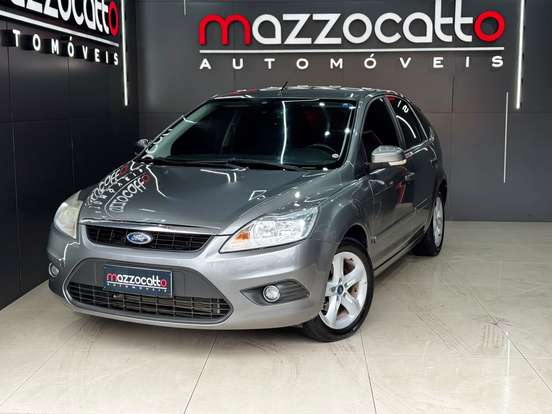 FORD-FOCUS-2012