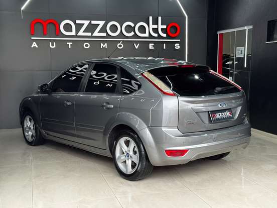 FORD-FOCUS-2012