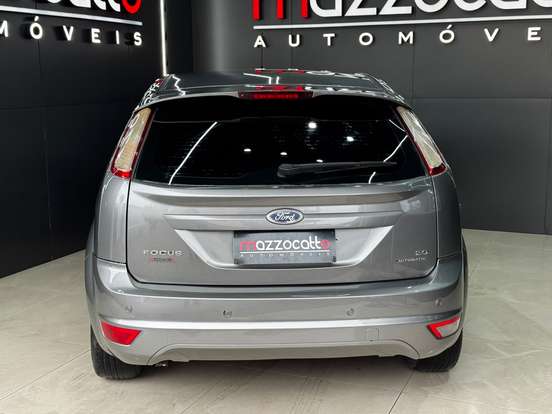 FORD-FOCUS-2012