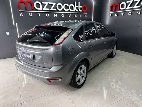 FORD-FOCUS-2012