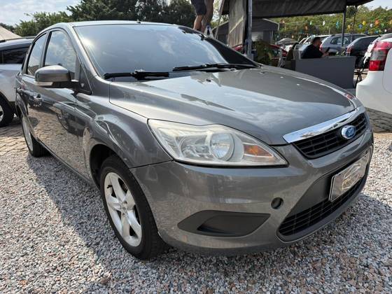 FORD FOCUS 2.0 GLX SEDAN 16V GASOLINA 4P MANUAL