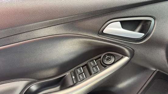 FORD-FOCUS-2015
