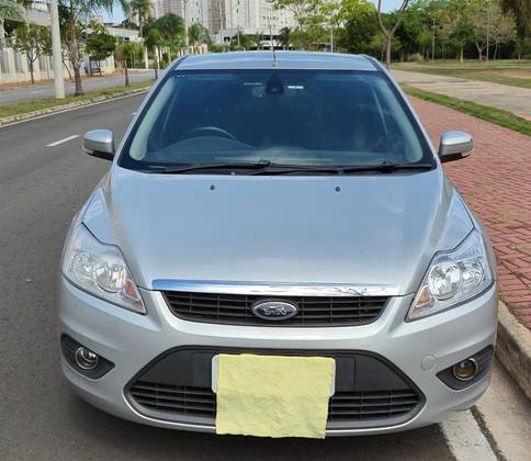 FORD FOCUS 2.0 GLX SEDAN 16V FLEX 4P MANUAL