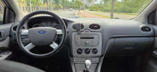FORD-FOCUS-2012