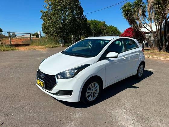 HYUNDAI HB20 1.0 COMFORT PLUS 12V FLEX 4P MANUAL
