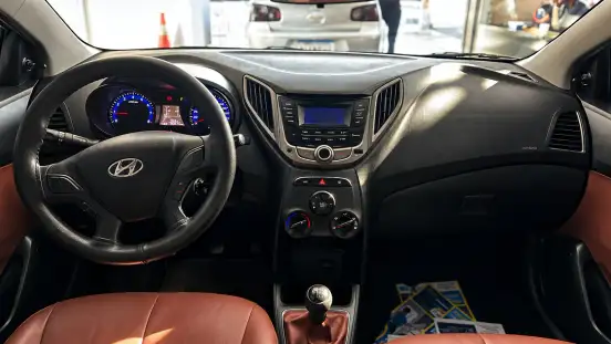 HYUNDAI-HB20S-2013