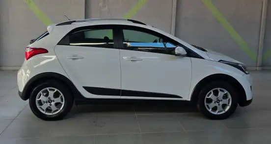 HYUNDAI-HB20X-2014