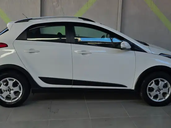 HYUNDAI-HB20X-1.6 16V STYLE FLEX 4P MANUAL HYUNDAI-HB20X-2014