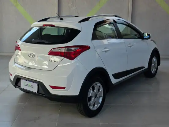 HYUNDAI-HB20X-1.6 16V STYLE FLEX 4P MANUAL HYUNDAI-HB20X-2014