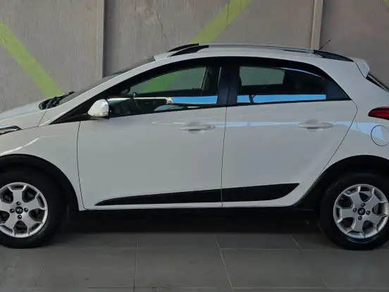 HYUNDAI-HB20X-1.6 16V STYLE FLEX 4P MANUAL HYUNDAI-HB20X-2014